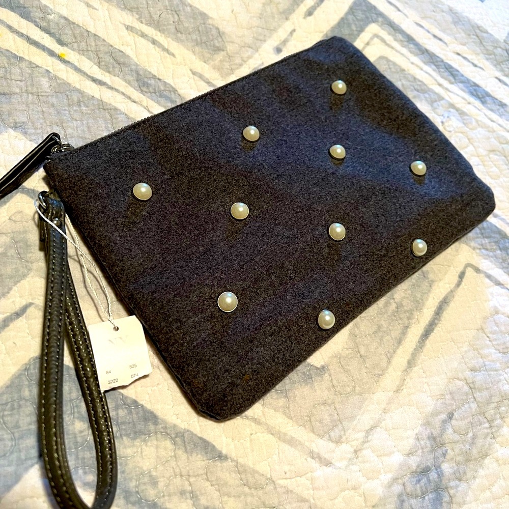 🎁 New wristlet NY&Co Pearl accents gray wool material zipper pouch cosmetic nwt